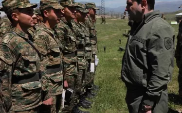 Շարունակվում են Սուրեն Պապիկյանի անակնկալ ստուգայցերը զորամասեր
