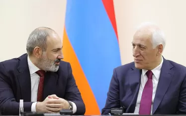 յես
