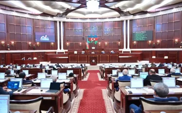 Ադրբեջանի Միլլի Մեջլիսում ներկայացված այսպես կոչված «Արևմտյան Ադրբեջանի» համայնքի ներկայացուցիչների հայտարարությունն ընդունվել է։  «Դետք»-ի փոխանցմամբ՝ «Report»-ը տեղեկացնում է, որ որ այս հարցը քննարկման է դրվել խորհրդարանի այսօրվա լիագումար նիստում։ Խորհրդարանում այսպես կոչված  «Արևմտյան Ադրբեջանը» ներկայացնող 23 պատգամավորների պատրաստած հայտարարության տեքստն ընթերցել է այսպես կոչված «Արևմտյան Ադրբեջանի» համայնքի վարչության նախագահ, Միլի Մեջլիսի պատգամավոր Ազիզ Ալաքբարլին։  Ստորև ներկայացնում ենք հայտարարո