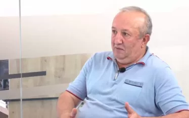 Մովես Հակոբյան