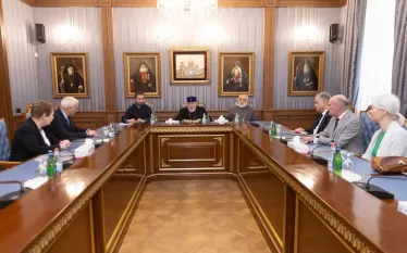 Զրույցի ընթացքում Հայոց Հայրապետն իր մտահոգությունն արտահայտեց նաև Հայաստանի առջև ծառացած անվտանգային մարտահրավերների, Արցախի հայկական հոգևոր-մշակութային ժառանգության ոչնչացման ու յուրացման փաստերի և Ադրբեջանում մինչ օրս պահվող հայ գերիների առնչությամբ՝ կարևոր նկատելով միջազգային հանրության կողմից հետևողական ջանքերի գործադրումը Ադրբեջանի ագրեսիվ քաղաքականության կանխման և տարածաշրջանում խաղաղության վերահաստատման հարցում։