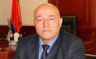 Մենք էլ 35 տարի ենք մնացել իրենց տարածքներում: Այս մասին Եռաբլուրում լրագրողների հետ զրույցում ասաց Սյունիքի նախկին մարզպետ Մելիքսեթ Պողոսյանը՝ անդրադառնալով հարցին, թե ինչու պահանջ չի դրվում որ ադրբեջանական կողմը դուրս գա ՀՀ այն տարածքներից, որտեղ հայտնվել է, օրինակ` Սև լճից:  «Եթե հակառակորդն այս պահին հզոր է եղել, մի հաջողության հասել է, դրանով չի կարող ինչ-որ բան որոշվել: Խնդիրն այն է, որ ժամանակը գա, ժամանակը կասի, ազգային գաղափարախոսություն պիտի լինի, միասնական պիտի լինենք: 