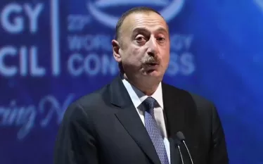 Որպես հնարավոր քայլեր՝ Ալիևը նշել է լրագրողների փոխայցելությունները, անդրսահմանային գետերի հետ կապված հարցերի համատեղ քննարկումները։