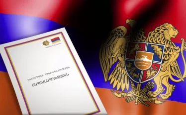 Իմ կարծիքով, նոր Սահմանադրության տեքստում չպետք է հղում լինի Անկախության հռչակագրին, դա իմ քաղաքական դիրքորոշումն է, բայց որոշողը ժողովուրդն է: Այս մասին ԱԺ-ում լրագրողների հետ զրույցում ասաց ՀՀ վարչապետ Նիկոլ Փաշինյանը՝ պատասխանելով հարցին՝ Նոր Սահամանադրությամբ պե՞տք է պահպանվի հղումն անկախության հռչակագրին:  «Ուսումնասիրելով անկախության հռչակագրի տեքստը, նորից կարդալով այն՝ ես ասել եմ՝ իմ կարծիքով, այդ տեքստը նրա մասին է՝ Հայաստանի անկախ պետություն չի կարող լինել: Եթե սա ասում եմ, հետևաբար չեմ կարող ասել