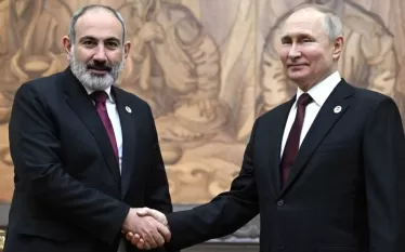 Փաշինյանը ծրագրում է գալ Հաղթանակի օրվա տոնակատարություններին. Զախարովա