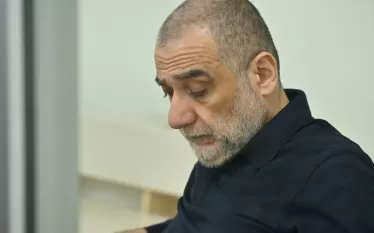 Բաքվում այսօր կայացել է Արցախի նախկին պետնախարար, բարերար Ռուբեն Վարդանյանի գործով հերթական շինծու դատական նիստը։  Ադրբեջանական լրատվամիջոցները հայտնում են, որ այսօրվա «նիստի» ընթացքում նախկին պետնախարարն ու նրա փաստաբան Աբրահամ Բերմանը հերթական անգամ դատավորներին բացարկ հայտնելու միջնորդություն են ներկայացրել նրանց կողմնակալության պատճառով:  Սակայն այս անգամ էլ միջնորդությունը չի քննվել։  Հաջորդ «նիստը» նշանակված է հուլիսի 1-ին:  https://detq.info/arm/node/11808