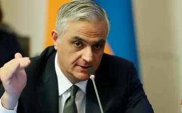 Փոխվարչապետ Մհեր Գրիգորյանի գրասենյակն արձագանքել է մամուլի հրապարակումներից մեկին։  «Hraparak.am կայքում ս.թ. հունիսի 10-ին հրապարակված «Հաջիևն ու Արմեն Գրիգորյանն արդեն գծել են սահմանը. ըստ նախագծի` հակառակորդին է հանձնվելու եւս 180 ք/կմ» խորագրով հոդվածում ներկայացված տեղեկատվությունն ամբողջապես սուտ է և չի համապատասխանում իրականությանը: Սահմանազատման գործընթացի վերաբերյալ բոլոր հարցերը քննարկվում են բացառապես Հայաստանի Հանրապետության և Ադրբեջանի Հանրապետության միջև պետական սահմանի սահմանազատման և սահման