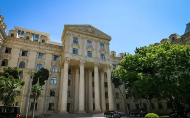 Այսօր՝ հուլիսի 1-ին Ռուսաստանի արտաքին գործերի նախարարության շենքում կայացած հանդիպման ժամանակ Ռուսաստանի Դաշնությունում Ադրբեջանի դեսպան Ռահման Մուստաֆաևը բողոքի նոտա է հղել ռուսական կողմին՝ Եկատերինբուրգում ադրբեջանցիների, որոնց թվում եղել են ինչպես Ադրբեջանի, այնպես էլ Ռուսաստանի քաղաքացիներ, սպանության և դաժան ծեծի ու վնասվածքների կապակցությամբ։ Այս մասին նշել է Ադրբեջանի արտաքին գործերի նախարարության մամուլի քարտուղար Այհան Հաջիզադեն։  Նոտայում նաև կտրուկ բողոք է արտահայտվել ադրբեջանցիների հարցաքննությ