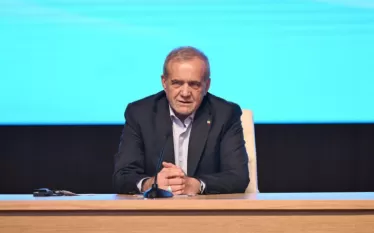 ԱՄՆ-ի աջակցությամբ Իսրայելը պատանդ է դարձրել Մերձավոր Արևելքի ճակատագիրը: Այս մասին օկուպասված Ստեփանակերտում տեղի ունեցող ՏՀԿ գագաթնաժողովի ժամնակ ասել է Իրանի նախագահ Մասուդ Փեզեշքիանը:  Իրանի նախագահը հայտարարել է, որ 12 օրվա ընթացքում գրոհներ են իրականացվել խաղաղ բնակիչների և ՄԱԳԱՏԷ-ի հովանու ներքո գտնվող միջուկային օբյեկտների վրա:  «Մենք կանխել ենք պատերազմը տարածաշրջանում՝ օգտվելով ինքնապաշտպանության մեր օրինական իրավունքից։ ԱՄՆ-ի աջակցությամբ Իսրայելը «պատանդ» է դարձրել Մերձավոր Արևելքի ճակատագիրը։ Ե