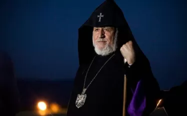 «Հավատում ենք, որ արդարությունը պիտի հաղթանակի, և համախումբ ջանքերով պիտի թույլ չտանք, որ մեր կյանքում գերակայեն եղբայրատյացությունը, կեղծիքն ու չարագործությունները և խաթարվի ազգային միասնականությունը։ Հայրենիքի համար այս բարդագույն իրավիճակում անգամ պետք չէ հուսահատվել և հիասթափություն ապրել։ Դուք, որ ծնվել ու հասակ եք առել աշխարհի տարբեր երկրներում, ինչպես և Հայաստանում ու Արցախում, պատասխանատվություն ունեք մեր ժողովրդի լուսեղեն գալիքի կերտման գործում՝ ձեր ուժերն ու կարողությունները ծառայեցնելու ի սեր ազգ