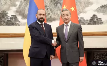 Նախարար Միրզոյանը հավելել է, որ դա կարող է դուռ բացել Հայաստանի «Խաղաղության խաչմերուկ» նախագիծը Չինաստանի «Մեկ գոտի, մեկ ճանապարհ» միջմայրցամաքային ենթակառուցվածքների և ներդրումների ծրագրի, ինչպես նաև Եվրամիության 300 միլիարդ եվրոյանոց ներդրումային ռազմավարության՝ Global Gateway-ի հետ կապելու համար։ «Պատկերացրեք, Հայաստանի «Խաղաղության խաչմերուկ» նախագիծը մեծ ազդեցություն չէր ունենա առանց Չինաստանի «Մեկ գոտի, մեկ ճանապարհ» ծրագրի. և հակառակը, հավանաբար «Մեկ գոտի, մեկ ճանապարհով» երթուղին այդքան սահուն չէր 