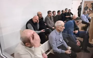 Համատարած տեղեկատվական և քարոզչական աղմուկի մեջ շատ բարդանում է առողջ, օբյեկտիվ վերլուծության շուրջ քննարկում ծավալելը։ Այս մասին գրել է ադրբեջանագետ Տաթևիկ Հայրապետյանը:  «Ինձ համար առանձնակի ցավալի ու մտահոգիչ է հետևել, որ հանրային հստակ պահանջ չի ձևավորվում մեր գերիների վերադարձի շուրջ։ Հատկապես Թրամփի կողմից դրա մասին խոսելուց հետո, ես ավելի քան վստահ եմ՝ որոշակի համառ աշխատանքը չի կարող անարդյունք մնալ։ Ես դրա մասին շարունակ գրում էի նաև հանդիպումից առաջ։ Եկեք ընդունենք, որ շատ դժվար է պատկերացնել խաղա