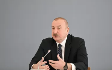 Ադրբեջանի նախագահ Իլհամ Ալիևը հարցազրույց է տվել Fox News-ին։ Նա, մասնավորապես, խոսել է այսպես կոչված «Զանգեզուրի միջանցքի» մասին։   Նրա խոսքով՝ դա կդառնա միջազգային տրանսպորտային երթուղիների կարևոր օղակներից մեկը։ Ըստ Ալիևի՝ «Զանգեզուրի միջանցքի» վերաբերյալ ձեռք բերված համաձայնությունն ուղղված չէ որևէ մեկի դեմ․ Սա միացնող նոր նախագիծ է, որը կդառնա միջազգային տրանսպորտային երթուղիների կարևոր օղակներից մեկը»,-ասել է նա՝ Fox News-ին տված հարցազրույցում: