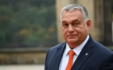 Հունգարիայի վարչապետ Վիկտոր Օրբանը նվազեցրել է հունգարական անօդաչու թռչող սարքերի կողմից Ուկրաինայի օդային տարածքը խախտելու հնարավորությունը, հաղորդում է Euronews-ը: Օրբանն ասել է, որ նույնիսկ եթե անօդաչու թռչող սարքը Հունգարիայից մտնի Ուկրաինայի տարածք, Կիևը պետք է պայքարի արևելքից՝ Ռուսաստանից եկող անօդաչու թռչող սարքերի դեմ։  Ուրբաթ օրը Ուկրաինայի նախագահ Վլադիմիր Զելենսկին հայտարարել է, որ հունգարական հետախուզական անօդաչու թռչող սարքը խախտել է Ուկրաինայի օդային տարածքը՝ թռչելով Զակարպատյան շրջանի արդյու