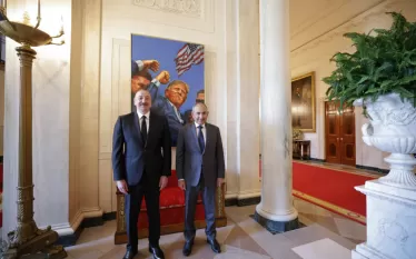 Նիկոլ Փաշինյանը, նախկին նախագահներին ուղղված իր հարցով, ներքաղաքական բանավեճը տարավ այնպիսի հարթություն, որը կարող է վտանգել Հայաստանի ազգային անվտանգությունը։ Այս մասին գրել է քաղաքագետ Սուրեն Սուրենյանցը:  «Նրա խոսքերը՝ «Եթե ես եմ Հայաստանին պատերազմի մեջ ներքաշել, բա ինչո՞ւ 2018-ին 18 տարեկան հայ զինվորը գտնվում էր ՀՀ ինքնիշխան տարածքից դուրս», ներքաղաքական վիճաբանության ձևով հնչեցին որպես Բաքվի քարոզչության բառացի կրկնություն։  Այս ձևակերպմամբ Հայաստանի վարչապետը փաստորեն ընդունում է Ադրբեջանի գլխավոր պ