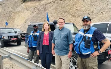 Երկու տարի առաջ ես այցելեցի Հայաստան, այն բանից հետո, երբ Ադրբեջանն անարդարացիորեն հարձակվեց Լեռնային Ղարաբաղի վրա և տեղահանեց ավելի քան 100,000 էթնիկ հայերի, այս մասին գրել է ԱՄՆ սենատոր Գարի Փիթերսը՝ Միչիգանից։  «Այսօր ես շարունակում եմ կանգնած լինել հայ ժողովրդի կողքին, մինչ մենք աշխատում ենք երկարատև խաղաղության համաձայնագրի ուղղությամբ, որը կվերականգնի պատճառված վնասը և կպաշտպանի Հայաստանի ինքնիշխանությունը»,-գրել է նա։