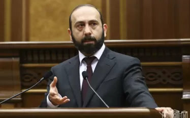 Հայաստանի և Միացյալ Նահանգների պատվիրակությունների միջև շփումների, քննարկումների, բանակցությունների միջոցով ընթանում են աշխատանքները: Ադրբեջանական կողմի հետ ունենք ընդհանուր պատկերացումներ և դրանք արտահայտված են ստորագրված Վաշինգտոնյան հռչակագրում, որտեղ ամրագրված է, որ ապաշրջափակումը տեղի է ունենալու երկու երկրների տարածքային ամբողջականության, սահմանների անձեռնմխելիության, ինքնիշխանության և համապատասխանաբար իրավազորության ներքո: Այս մասին լրագրողների հետ զրույցում ասել է Արտաքին գործերի նախարար Արարատ Միրզ