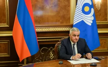 «Փոխվարչապետը հանդես է եկել ելույթով, ողջունել նիստի մասնակիցներին և շնորհակալություն հայտնել բելառուսական կողմին նիստի կազմակերպման համար։  ՀՀ փոխվարչապետն իր ելույթում նշել է, որ այս տարվա առաջին կիսամյակում Հայաստանի և ԱՊՀ երկրների միջև առևտրաշրջանառությունը կազմել է շուրջ 4 միլիարդ ԱՄՆ դոլար՝ արձանագրելով, որ նախորդ տարվա նույն ժամանակահատվածի համեմատ ցուցանիշները փոքր-ինչ նվազել են, և այս համատեքստում ընդգծել է կոոպերացիայի ամրապնդմանը, տնտեսությունների արդիականացմանը և նորարարությունների ներդրմանն ուղ