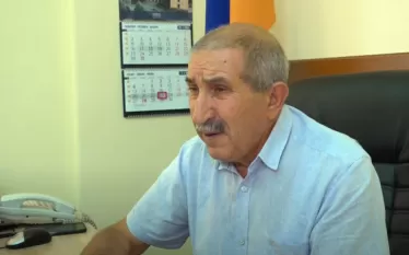 Ասում ենք՝ չունենք Ադրբեջանի հետ տարածքային պահանջներ, բայց մեր Սահմանադրության մեջ գրած է՝ ունենք, հիմի չպիտի՞ Սահմանադրությունը բերենք այն տեքստին, որ համապատասխանի իրականությանը: Այս մասին 24News-ի հետ զրույցում հայտարարել է ՔՊ-ական պատգամավոր Գագիկ Մելքոնյանը:  Մելքոնյանը նշել է, որ իրենք դեռ 2018 թվականից են ուզել սահմանադրական փոփոխություններ անել, սակայն 2018-ից հետո եկավ պատերազմ, հետո մեր սահմաններ մտնելը, էսկալացիա ու տարբեր բաներ տեղի ունեցան, այդ ընթացքում էլ էր հանձնաժողովն աշխատում Սահմանադրու