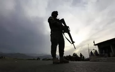 Աֆղանստանի և Պակիստանի սահմանին մարտեր են սկսվել:  «Թալիբան»-ի ուժերը մի քանի ուղղություններով հարձակվել են Պակիստանի սահմանային դիրքերի վրա, ինչի հետևանքով Պակիստանի զինվորականները նահանջել են որոշ շրջաններում։  Նշենք՝ Թալիբանը զորքեր է տեղափոխում Պակիստանի հետ սահման, որտեղ սկսվել են թեժ մարտերը։      Այս պահին ինտենսիվ բախումներ են պակիստանյան զորքերի և Թալիբան աֆղան զինյալների միջև: Երկու կողմերն էլ օգտագործում են հրետանի, գնդակոծվում են մարտական դիրքերը։  Վերջին տվյալներով՝ զոհվել են 2 պակիստանցի զինվո