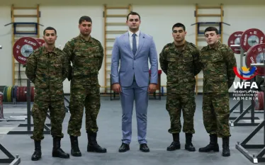 Հայաստանի հավաքականը կմասնակցի Իրանում կայանալիք ծանրամարտի զինվորականների առաջին մրցաշարին: Այս մասին հայտնում են ֆեդերացիայից:   Մեր թիմի կազմում կլինեն` 60 կգ` Կառլեն Դավթյանը, 65 կգ` Ժորա Գրիգորյանը, 71 կգ`Հովհաննես Հովհաննիսյանն ու 94 կգ` Հովհաննես Ղահրամանյանը: Հավաքականի մարզիչ` Երվանդ Կիրակոսյան, պատվիրակությունը կղեկավարի Հայաստանի ծանրամարտի ֆեդերացիայի գլխավոր քարտուղար Սամվել Գասպարյանը:  Ծանրամարտի զինվորականների առաջին մրցաշարը կանցկացվի Իրանի Բաբոլսար քաղաքում` նոյեմբերի 1-6-ը: