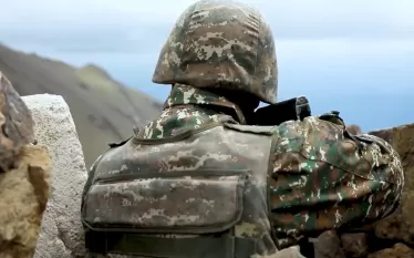 Լրագրող Ոսկան Սարգսյանը ահազանգում է.  «Աշխարհազորային սահմանապահների աշխատավարձը 60 հազար դրամով կրճատելուց հետո տասնյակ աշխարհազորայիններ լքել են զինծառայությունը:  Մոտ մեկ տարի առաջ Ադրբեջանի սահմանը պաշտպանող, ամսվա մեջ 14 օր մարտական հերթապահություն իրականացնող աշխարհազորայինների աշխատավարձը 180 հազար դրամից դարձրին 120 հազար դրամ։  Այդ պատճառով Տավուշի սահմանագոտին պաշտպանող տասնյակ աշխարհազորայիններ դադարեցրին սահմանագոտու պաշտպանության գործը, դուրս եկան ծառայությունից։   Սահմանագոտին պաշտպանողների թ