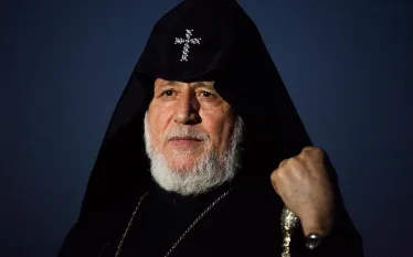 Իշխանական ԶԼՄ-ներում հրապարակված ձայնագրության հիման վրա Վեհափառի դեմ նախաձեռնվեց քրեական վարույթ. «Փաստինֆո»-ին հայտնել են ՔԿ-ից:  Վարույթը նախաձեռնվել է Քրեական օրենսգրքի 236-րդ հոդվածի 3-րդ մասի հատկանիշներով՝ իշխանական կամ ծառայողական լիազորությունները կամ դրանցով պայմանավորված ազդեցությունն օգտագործելով հավաք անցկացնելուն կամ դրան մասնակցելուն խոչընդոտելը կամ հարկադրելը, ինչպես նաև հավաքին մասնակցելու կամ հավաքին մասնակցելուց հրաժարվելու նպատակով նյութապես շահագրգռելը:  Այլ մանրամասներ հայտնի չեն:    Ա