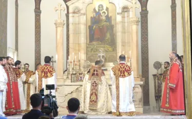 Այսօր Գյուտ Խաչի տոնին, Ն.Ս.Օ.Տ.Տ. Գարեգին Երկրորդ Ծայրագույն Պատրիարք և Ամենայն Հայոց Կաթողիկոսի օրհնությամբ Միածնաէջ Մայր Տաճարում տեղի է ունենում քահանայական ձեռնադրություն և օծում՝ ձեռամբ Սյունյաց թեմի առաջնորդ Գերաշնորհ Տ․ Մակար եպիսկոպոս Հակոբյանի։   Քահանայական կոչման կարժանանան եկեղեցական տարբեր կառույցներում սպասավորող Մայր Աթոռ Սուրբ Էջմիածնի միաբան վեց սարկավագներ: