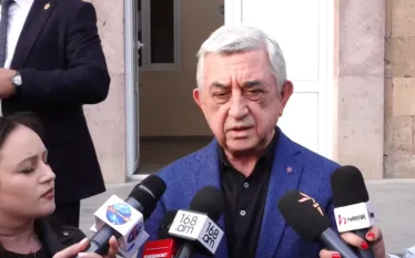 Եկեղեցու դեմ արշավ կարող  է սկսել կամ հոգեկան խնդիրներ ունեցող մարդը կամ մարդ, որը լցված  է ամբողջությամբ չարությամբ, կամ էլ կատարում է թշնամու հանձնարարությունը, իր գործով դատական նիստից հետո լրագրողներին ասել է 3-րդ նախագահ Սերժ Սարգսյանը:  «Ինչ վերաբերում է Վեհափառ Հայրապետին, ես վստահ եմ, որ նա հաստատակամ է և ցանկացած պարագաներում բարեխղճորեն կատարելու է իր ազգային և եկեղեցական ծառայությունները»,- նշել է նա:  « Բայց բոլորիս էլ հայտնի է, որ եկեղեցու դեմ հալածանքները միայն ու միայն ուժեղացնում են եկեղեցու