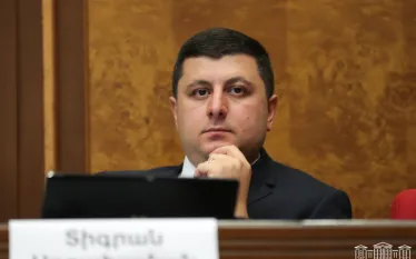 Դաշտում տեղեկատվություն է շրջանառվում, որ Վարդան Ղուկասյանի գործով գաղտնալսումն իրականացվել է ԱԹՍ-ի միջոցով՝ հագեցված հատուկ գաղտնալսման համակարգով. ենթադրաբար արտահոսքն իրավապահ համակարգից է եղել, որով փորձել են ցույց տալ իրենց «պրոֆեսիոնալիզմը» և «հիմնավորել» ձայնագրության ճշգրտությունը: Այս մասին ֆեյսբուքյան իր էջում գրել է ԱԺ «Պատիվ ունեմ» խմբակցության քարտուղար Տիգրան Աբրահամյանը։   «Նախ այս համակարգի նկատմամբ որևէ վստահություն չկա` հաշվի առնելով կեղծիքների այն մեծ մասշտաբները, որոնք արտահայտվել են գոր