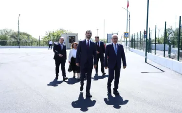 «Այս պահին խոսքը հարաբերությունների կարգավորման մասին է, այլ ոչ թե սահմանի կոնկրետ բացման։ Այդ հարցը կախված կլինի գործընթացից, կոնկրետ ժամկետներ դեռ չկան», - ասել է պարբերականի աղբյուրը։