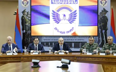 Այդ համատեքստում, անդրադարձ է կատարվել ՀՀ ԶՈւ զարգացման ռազմավարական տեսլականին, անվտանգության նոր միջավայրի գնահատմանը, արդյունավետ կառավարմանը, մարդկային ռեսուրսների զարգացմանը և այլ հարցերի։