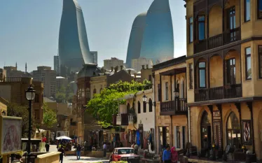 Նոյեմբերի 21-22-ը Հայաստանից 5 փորձագետ կմեկնի Բաքու՝ մասնակցելու կլոր սեղան-քննարկմանը։ Այդ նպատակով Երևան-Բաքու և Բաքու-Երևան չարտերային թռիչք կազմակերպելու համար Հայաստանի կառավարությունը շուրջ 18 մլն դրամ կհատկացնի։ Համապատասխան որոշումն ընդունվել է կառավարության այսօրվա նիստին։ Այն չզեկուցվող հարցերի օրակարգում է։ Այս մասին հայտնում է «Սիվիլնեթ»-ը:  «Կլոր սեղան քննարկմանը մասնակցելու միջոցով կակտիվանան հայ և ադրբեջանական քաղհասարակությունների ներկայացուցիչների շփումները և կձևավորվեն երկու պետություններ