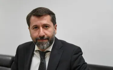 Միջազգային իրավական հարցերով ՀՀ ներկայացուցիչ Կարեն Անդրեասյանը վստահեցնում է՝  ո՛չ Եղիշե Կիրակոսյանի, ո՛չ իր օրոք Ադրբեջանի դեմ ներկայացված որևէ հայց հետ չի կանչվել։ Այս մասին փոխանցում է Փաստինֆոն:   «Նման քննարկում չկա, եթե լինի, ապա ձեզ հաստատ տեղյակ կպահեմ»,- ասաց Կարեն Անդրեասյանը՝ նշելով, թե բոլոր դատական ատյաններում պաշտպանում է ՀՀ շահերը։  Դիտարկմանը, որ նախաստորագրված պայմանագրում կա կետ, որ հայցերը պետք է հետ քաշվեն՝ Կարեն Անդրեասյանը պատասխանեց՝ նշելով, որ ուսումնասիրել է ողջ փաթեթը, գրասենյակը 