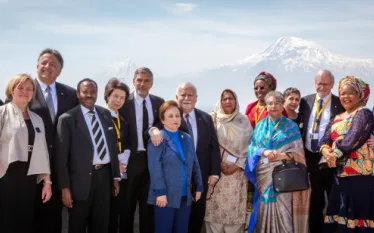 Բաքվի Բանտում գտնվող Ռուբեն Վարդանյանն ուղերձ է հղել «Ավրորայի» 10-ամյակի առթիվ.  ««Ավրորա» մարդասիրական նախաձեռնության գործունեության 10-ամյակի կապակցությամբ նախաձեռնության համահիմնադիր, ներկայում Բաքվում ապօրինի կալանքի տակ պահվող բարերար և մարդասեր Ռուբեն Վարդանյանը, կնոջ՝ Վերոնիկա Զոնաբենդի միջոցով, ուղերձ է փոխանցել «Ավրորայի» համայնքին: Ստորև ներկայացվում է ուղերձը.  «Սիրելի՛ ընկերներ, աջակիցներ և գործընկերներ,  Նախևառաջ՝ շնորհակալ եմ։ Ձեր հավատքը, առատաձեռնությունն ու վստահությունը հնարավոր դարձրին ա