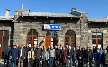 Հայաստանի և Թուրքիայի հարաբերությունների կարգավորման գործընթացի հատուկ ներկայացուցիչների հանդիպումների ընթացքում ձեռք բերված պայմանավորվածության համաձայն` նոյեմբերի 28-ին երկու երկրների համապատասխան գերատեսչությունների ներկայացուցիչները հանդիպել են Հայաստան-Թուրքիա սահմանի Ախուրիկ-Աքյաքա անցակետում և Հայաստանի Գյումրի քաղաքում: Այս մասին հայտնում են ԱԳՆ-ից։  Անցկացվել են Գյումրի-Կարս երկաթգծի վերականգնման և շահագործմանն ուղղված տեխնիկական քննարկումների երկրորդ փուլը: