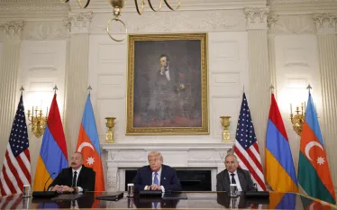 ԱՄՆ նախագահի հատուկ ներկայացուցիչը բարձր է գնահատել Իլհամ Ալիևի որոշումը՝ հայ-ադրբեջանական հակամարտության կարգավորման գործում: «Օգոստոսին Թրամփը Սպիտակ տան Օվալաձև սենյակում հարցրել է Ալիևին, թե ինչու էր կանգ առել և չէր շարունակել հարձակումը Հայաստանի դեմ պատերազմում։ Ի պատասխան՝ Ալիևը ասել է, որ ինձ պետք էր միայն այն, ինչ նրանք վերցրել էին, ինձ ավել բան պետք չէր։ Եվ սա հրաշալի որոշում է, քանի որ առաջ գնալը Փաշինյանին կվիրավորեր միջազգայնորեն: Սա պետական գործչի օրինակ է», - նշել է Սթիվ Ուիթքոֆը։    Դետքի հե