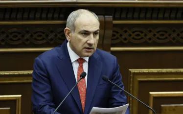 Տպավորություն են փորձում ստեղծել, թե մենք Ղարաբաղի ժողովրդի հետ խնդիր ունենք, կամ Ղարաբաղի մեր հայրենակիցների նկատմամբ ինչ-որ անվստահություն ունենք: Այս մասին ԱԺ-ում 2026 թվականի բյուջեի նախագծի քննարկման ժամանակ ամփոփիչ իր ելույթում նշել է վարչապետ Նիկոլ Փաշինյանը։   «Չեմ ուզում ասել, որովհետև կարող է լավ չհնչի, բայց կներեք, այսօրվա մեր զինված ուժերի ղեկավարության կեսը ղարաբաղցի է։ Մեր զինված ուժերը ղեկավարվում է ղարաբաղցիների կողմից։ Բա եթե մենք ղարաբաղցիներին չենք վստահում, չենք սիրում, ո՞նց ենք այդ մարդ