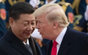 Չինաստանի նախագահ Սի Ծինփինը և ԱՄՆ նախագահ Դոնալդ Թրամփը հեռախոսազրույց են ունեցել, հաղորդում է ՏԱՍՍ-ը։ Զրույցի ընթացքում քննարկվել է ռուս-ուկրաինական պատերազմն ավարտելու ԱՄՆ ծրագիրը։  Ծինփինը Թրամփին ասել է, որ Չինաստանն աջակցում է Ուկրաինայում խաղաղության հասնելու բոլոր ջանքերին։  Զրույցից այլ մանրամասներ այս պահին հայտնի չեն։