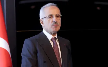 «Զանգեզուրի միջանցքը» կկրճատի հեռավորությունները, կնվազեցնի ծախսերը և կամրապնդի Թուրքիայի տարածաշրջանային առևտրային հզորությունը, հայտարարել է Թուրքիայի տրանսպորտի և ենթակառուցվածքների նախարար Աբդուլքադիր Ուրալօղլուն Ալանիա քաղաքում 45 երկրից ժամանած 310 լրագրողների խորհրդի 5-րդ մեդիա հանդիպման ժամանակ՝ Ermenihaber-ի փոխանցմամբ:  Ուրալօղլուն մասնավորապես նշել է, որ «Զանգեզուրի միջանցքի» ու Ալիջան սահմանային անցակետի նախագծերը  կվերահաստատեն Թուրքիայի դերը տարածաշրջանային առևտրի ցանցում։  Ըստ Ուրալօղլուի՝ «Զ