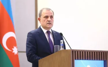 2025 թվականին Ադրբեջանի և Հայաստանի միջև խաղաղության գործընթացում զգալի առաջընթաց է գրանցվել, հայտարարել է Ադրբեջանի արտգործնախարար Ջեյհուն Բայրամովը՝ ադրբեջանական լրատվամիջոցների փոխանցմամբ։  Նրա խոսքով՝ Ադրբեջանը երկրի նախագահի ղեկավարությամբ 2025 թվականին ակտիվ արտաքին քաղաքականություն է վարել։  «Ադրբեջանն ամրապնդեց իր դիրքերը միջազգային ասպարեզում և ընդլայնեց իր դիվանագիտական ​​ներկայությունը: 2025 թվականին խաղաղ գործընթացում մեծ առաջընթաց է գրանցվել»,- նշել է նա։  Բայրամովն ընդգծել է, որ Ադրբեջանի ջանք