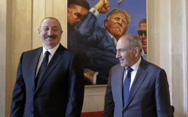 Սա Ղարաբաղի հարցի մասին չէ, Ղարաբաղի հարց չկա, Ղարաբաղի հարցը լուծվել է 1996 թվականին, հիմա գնում է հարցը, թե Հայաստանը ո՞ւմ գրպանում պետք է լինի։ Եվ մենք այսօր ունենք լրջագույն պատմական ձեռքերում՝ ՀՀ-ն ոչ մեկի գրպանում չէ․․․»,- Փաշինյան։ Սա ասում է մի մարդ, ով այսօր Հայաստանի Հանրապետության Անկախության հռչակագրից պատրաստ է հրաժարվել Ադրբեջանի ուղիղ պահանջով․․․Նա ոչ միայն ինքն է իրեն դրել Ալիևի գրպանում, այլ մի ողջ պետություն է այդ վիճակում դրել։ Սա է Արցախի հարցում իր «լրջագույն պատմական ձեռքբերումը․ այս մ