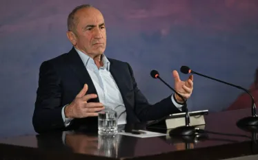 ՀՀ բոլոր տարբերակներով լինելու է, բայց հարց է, Հայաստանի Հանրապետության բովանդակությունը ինչպիսի՞նն է լինելու: ՀՀ լինելու է կամ առանց Սյունիքի, կամ առանց Հայ առաքելական եկեղեցու: Այս մասին մամլո ասուլիսի ժամանակ ասել է ՀՀ երկրորդ նախագահ Ռոբերտ Քոչարյանը՝ հարցին, թե արդյոք այս ընտրությունները կամ Նիկոլ Փաշինյանի լինելու մասին են, կամ Հայաստանի Հանրապետության լինելու:  «Չի կարող լինել խաղաղություն՝ քո հակառակորդի քմահաճույքից կախված: Եթե նույնիսկ խաղաղությունը եկել է, ապա դա եկել է Ալիևի տրամադրությունից կախ