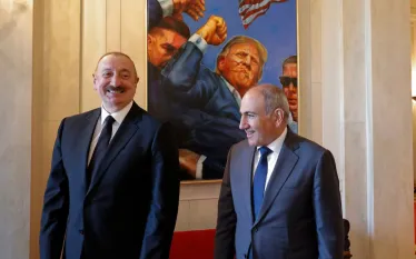 «Զանգեզուրի միջանցքի» բացումն արդեն հաստատվել է նաև ԱՄՆ նախագահի կողմից: Երթուղու անվանումը կարող է այլ լինել, բայց էությունը դրանից չի փոխվում, այս մասին լրատվամիջոցների հետ զրույցում ասել է Ադրբեջանի նախագահ Իլհամ Ալիևը։  Նա, խոսելով ԱՄՆ-ի հետ հարաբերությունների մասին, նշել է, որ Թրամփի վարչակազմի իշխանության գալուց հետո իրավիճակն արմատապես փոխվել է․ «Այսօր Ադրբեջանի տարածքով դեպի Հայաստան բեռներ են գնում, ճանապարհները բաց են, և նույնիսկ ադրբեջանական նավթամթերքներն է արտահանվում Հայաստան։  Չնայած 907-րդ բ