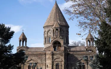 Ն.Ս.Օ.Տ.Տ. Գարեգին Երկրորդ Ծայրագույն Պատրիարք և Ամենայն Հայոց Կաթողիկոսի հայրապետական տնօրինությամբ Գերաշնորհ Տ․ Պարթև եպիսկոպոս Բարսեղյանը, ազատվելով Գեղարքունյաց թեմի առաջնորդի պաշտոնից, նշանակվել է Շվեյցարիայի Հայոց թեմի առաջնորդ։  Շվեյցարիայի Հայոց թեմի առաջնորդական տեղապահ Հոգեշնորհ Տ. Գուսան ծայրագույն վարդապետ Ալճանյանը Հայրապետական տնօրինությամբ ազատվել է իր պաշտոնից:  Մեկ այլ տնօրինությամբ քրեակատարողական հիմնարկների հոգևոր տեսուչ Հոգեշնորհ Տ. Իսահակ վարդապետ Պողոսյանը համատեղության կարգով նշանակվ