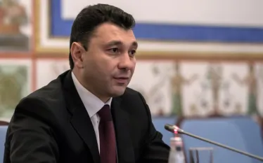 Սերժ Սարգսյանը ՄԱԿ-ի ամբիոնից «գրողի ծոցն էր» ուղարկում թուրքական նախապայմանները, իսկ կապիտուլյանտները «էստի համեցեք» են ասում։ Այս մասին գրել է ՀՀԿ ԳՄ անդամ Էդուարդ Շարմազանովը։  «Թուրքիայի գերիշխանության տակ ապրել ցանկացող կապիտուլյանտների ռեժիմին հիշեցնեմ դեռեւս 1993-ի ամռանը թուրքերի նախկին վարչապետ Էջեւիթի խոսքերը.  «Թուրքիան ի վիճակի է Նախիջեւանի ու Ադրբեջանը միացնող միջանցք բացել ` օդային գործողությունների միջոցով։ Միայն այս ձևով կարելի է հավասարակշռել կորուստները ԼՂ-ում։ Միայն այս ճանապարհով կարելի 