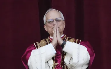 «Անտարբերության հեշտ ճանապարհի փոխարեն համերաշխության փշոտ ճանապարհը ընտրելով՝ նրանք ցույց տվեցին, որ նույնիսկ ամենախորը բաժանումները կարող են բուժվել կոնկրետ գործողությունների միջոցով։  Նրանց աշխատանքը ցույց է տալիս նրանց համոզմունքը, որ եղբայրության լույսը կարող է հաղթահարել եղբայրասպանության խավարը»,- նշել է Պապը։