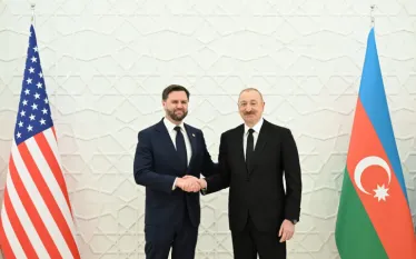 ԱՄՆ-ն և Ադրբեջանը ստորագրել են ռազմավարական գործընկերության մասին համաձայնագիր՝ ԱՄՆ փոխնախագահ Ջեյ Դի Վենսի այցի ընթացքում։  «Ռազմավարական գործընկերության խարտիայի ստորագրման այսօրվա արարողությունը շատ քրտնաջան աշխատանքի արդյունք է»,-նշել է Ալիևը։  Հիշեցնենք, որ երեկ ՀՀ վարչապետն ու ԱՄՆ փոխնախագահը ստորագրել են Միջուկային էներգիայի խաղաղ նպատակներով օգտագործման ոլորտում ՀՀ և ԱՄՆ կառավարությունների միջև համագործակցության մասին համաձայնագրի բանակցությունների ավարտի վերաբերյալ համատեղ հայտարարություն: