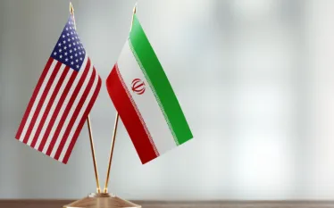 կնհայտ է, որ մինչև այս պահը ԱՄՆ-ի նախագահ Թրամփը չունի Իրանի վրա հարձակման որևէ լավ ընտրանք, ինչը նրան հնարավորություն կընձեռեր իրականացնել տպավորիչ և կարճաժամկետ ռազմական գործողություն՝ հայտարարելով հերթական հաղթանակի մասին։ Այս մասին գրել է իրանագետ Վարդան Ոսկանյանը։  «Հռետորաբանությունն այլ բան է, հողի վրա առկա իրականությունն՝ այլ։ Եվ թերևս հենց այս մասին են խոսում նաև պարբերաբար ԶԼՄ-ներ ապրդող այն լուրերը, թե ամերիկյան բարձրաստիճան զինվորականները չափազանց ռիսկային են համարում Իրանի վրա հարձակումը։  Իրան