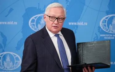 Ռուսաստանը Գրենլանդիայում ԱՄՆ-ի գործողություններին կպատասխանի ռшզմատեխնիկական միջոցներով: Ասել է ՌԴ ԱԳ փոխնախարար Սերգեյ Ռյաբկովը։   «Եթե նրանք սկսեն իրականացնել իրենց «Ոսկե գմբեթ» հայեցակարգի տարրերը այս տարածաշրջանում, դա կլինի իրավիճակ, որը կպահանջի ռազմատեխնիկական փոխհատուցման միջոցառումներ, և մեր մասնագետները պատրաստ կլինեն դրան»,- Չինաստանում Ռուսաստանի դեսպանատանը լրագրողների հետ հանդիպման ժամանակ ասել է Ռյաբկովը։